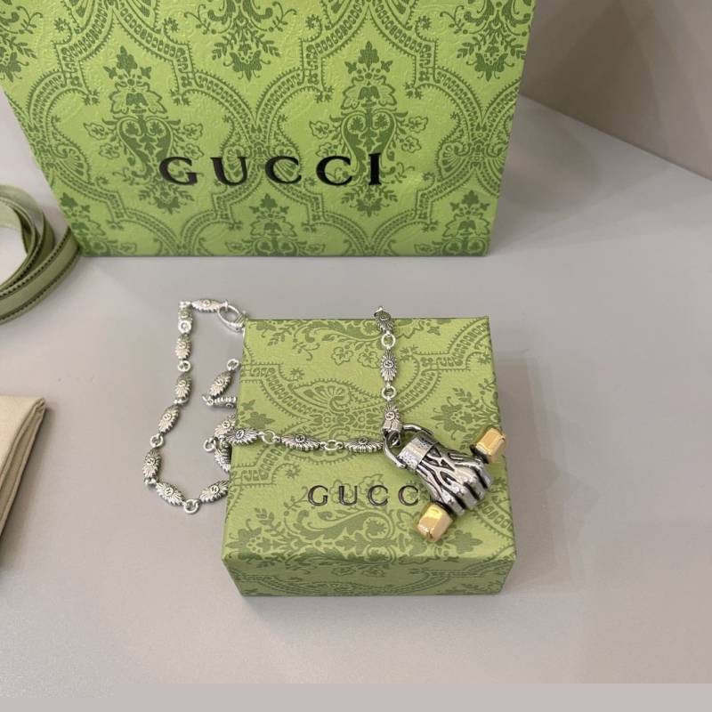 G*u*i necklaces